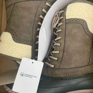 Women’s sweater collar duck boots